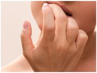 Treatment can cure nail biting (Image via Vecteezy)